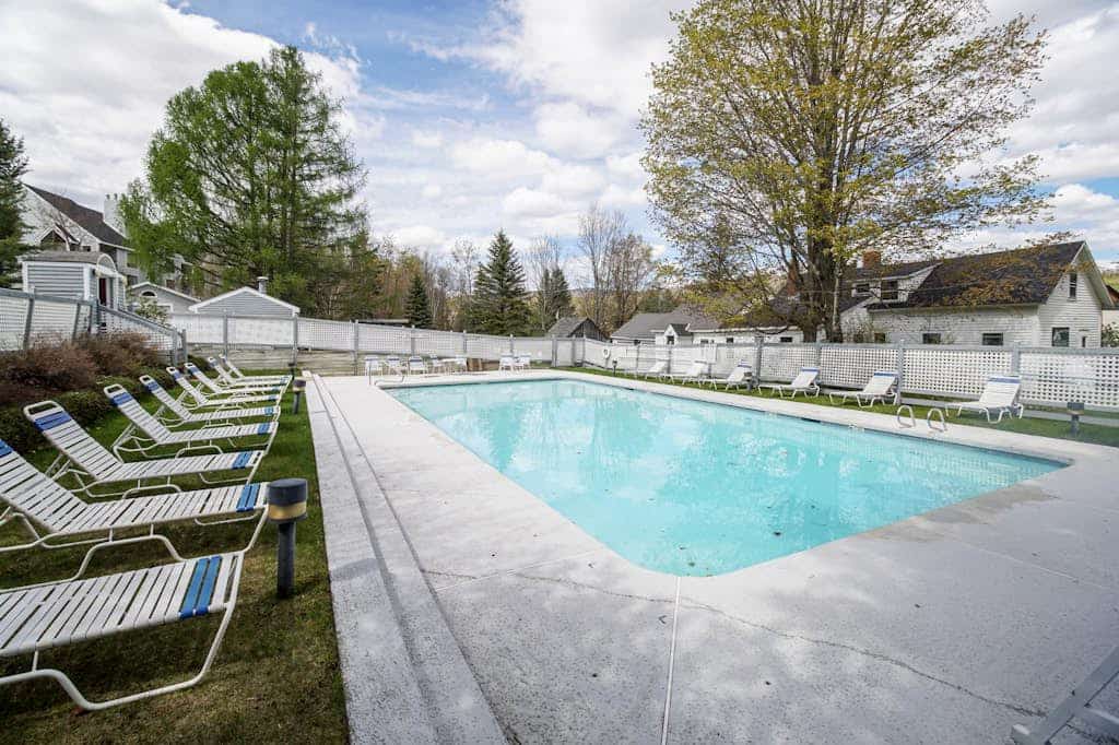 Ski-in/ski-out alpine condo w/ shared pool, hot tub & other resort amenities
