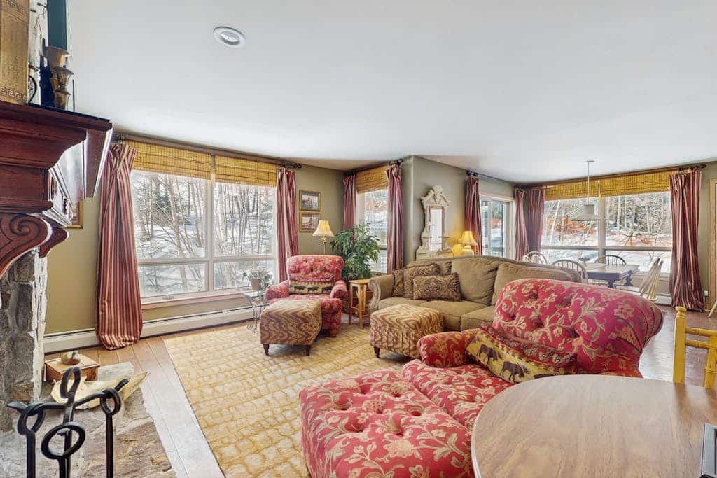 Ski-in/ski-out alpine condo w/ shared pool, hot tub & other resort amenities