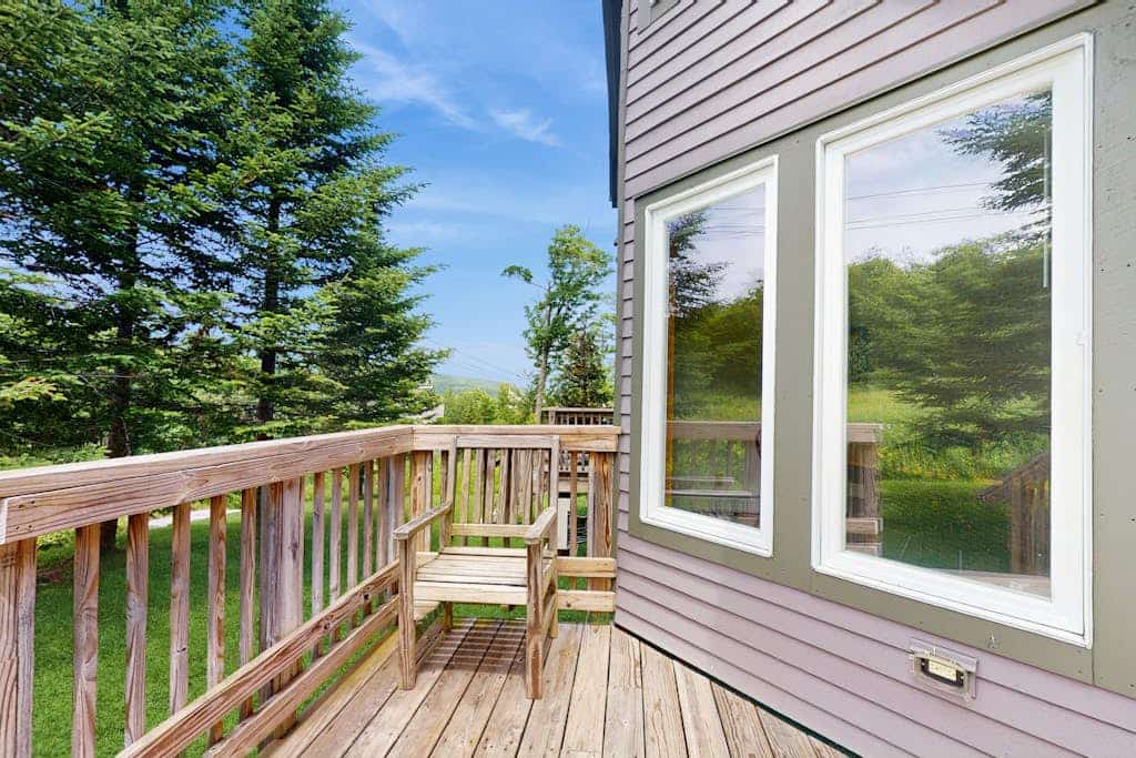 Ski-in/ski-out townhome with great views & deluxe resort amenities