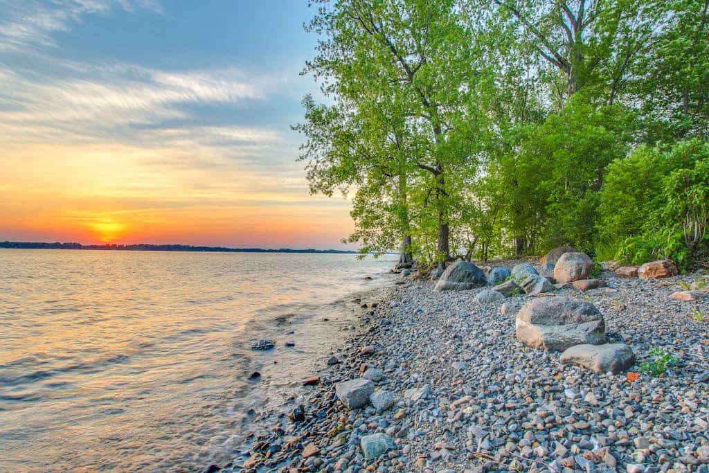 Lakefront Home with Private Beach & Gorgeous Peninsula Location - Dogs OK