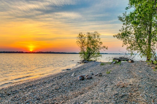 Lakefront Home with Private Beach & Gorgeous Peninsula Location - Dogs OK
