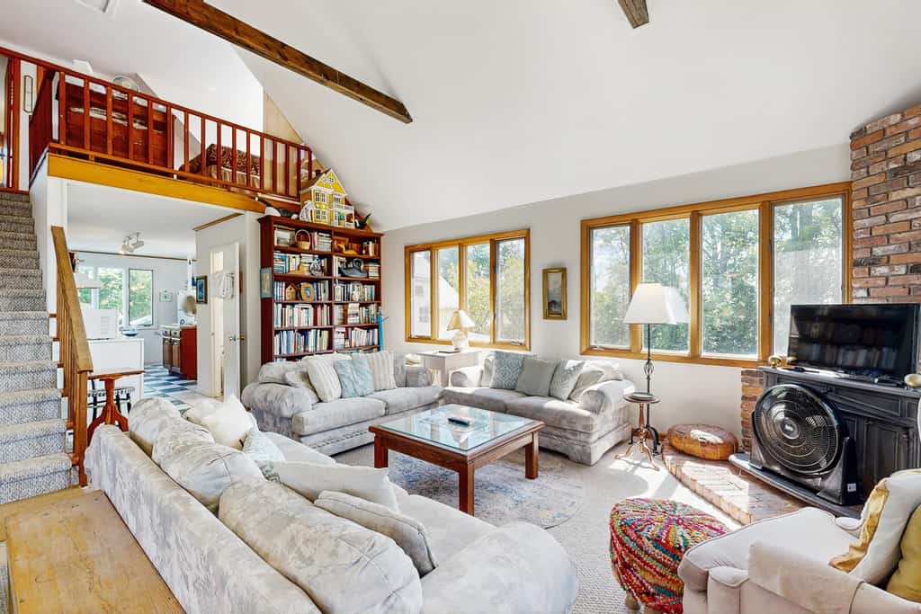 Lakefront Home with Private Beach & Gorgeous Peninsula Location - Dogs OK