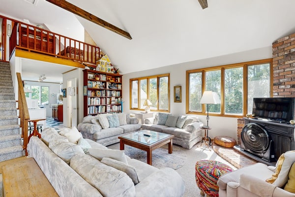 Lakefront Home with Private Beach & Gorgeous Peninsula Location - Dogs OK