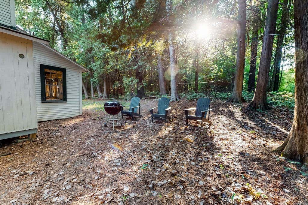 Cedar - Wooded Island Cabin with Screened Porch
