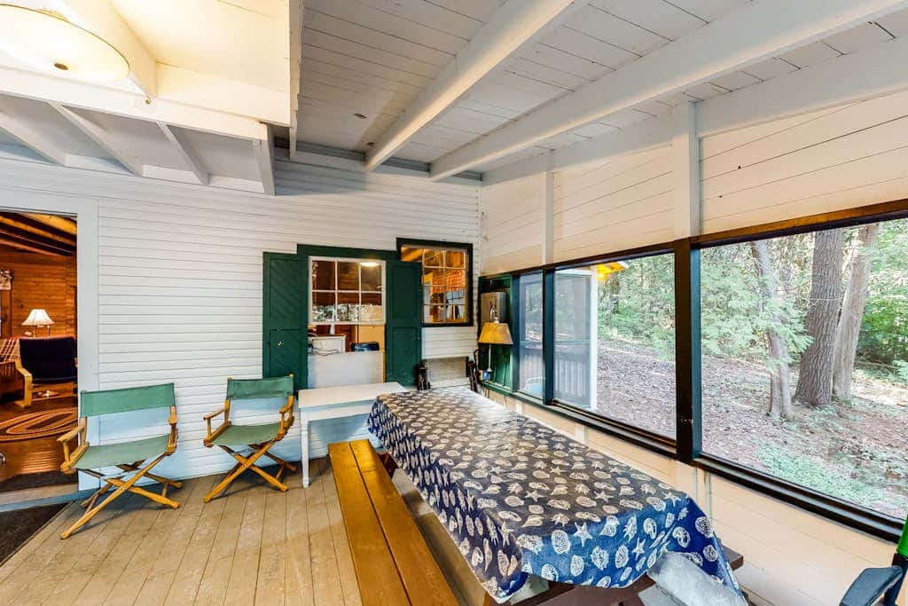 Cedar - Wooded Island Cabin with Screened Porch