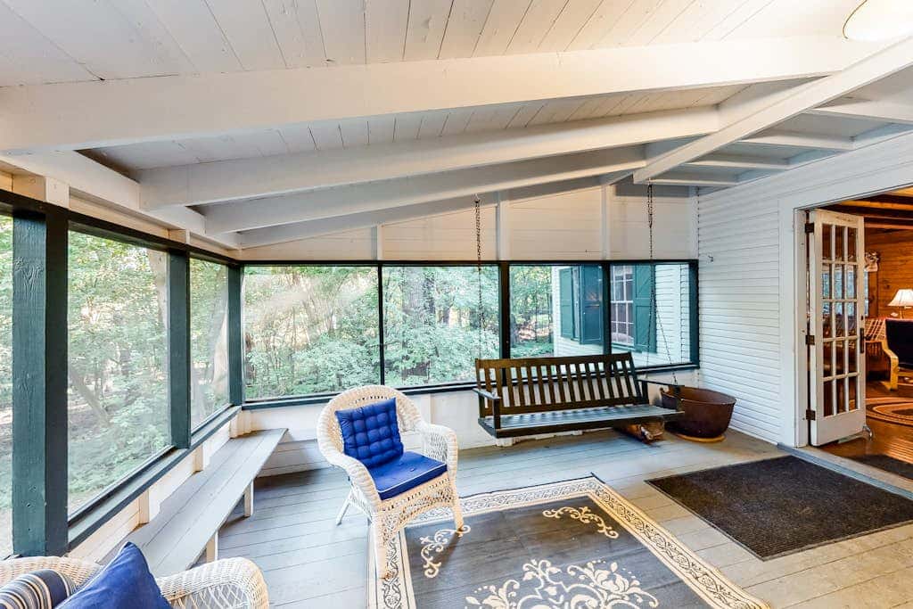 Cedar - Wooded Island Cabin with Screened Porch