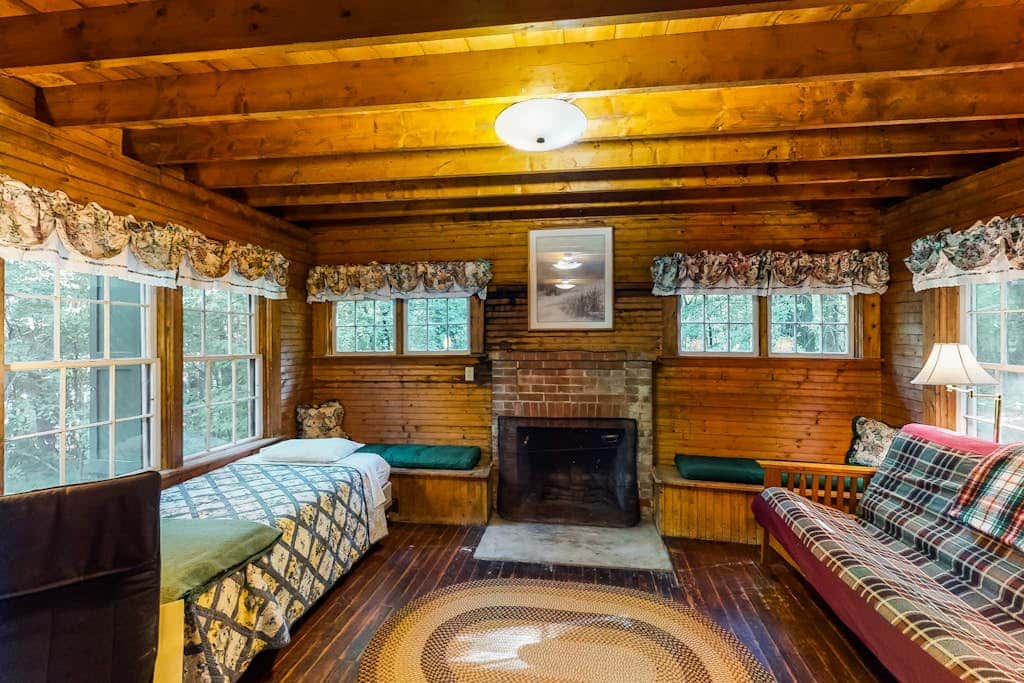 Cedar - Wooded Island Cabin with Screened Porch