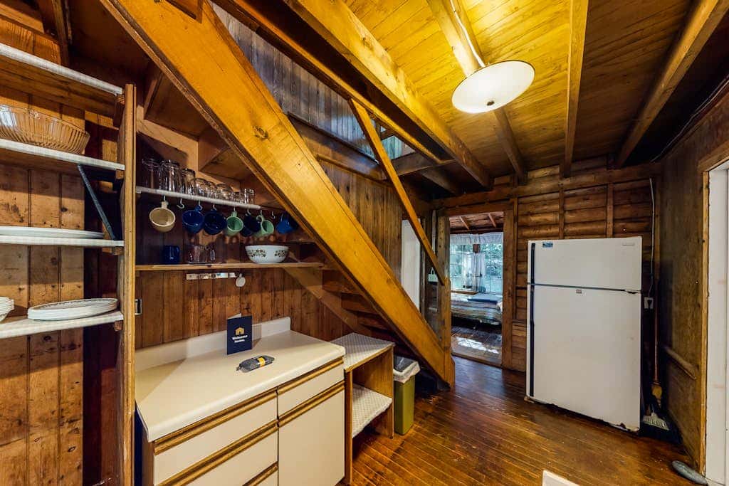 Cedar - Wooded Island Cabin with Screened Porch