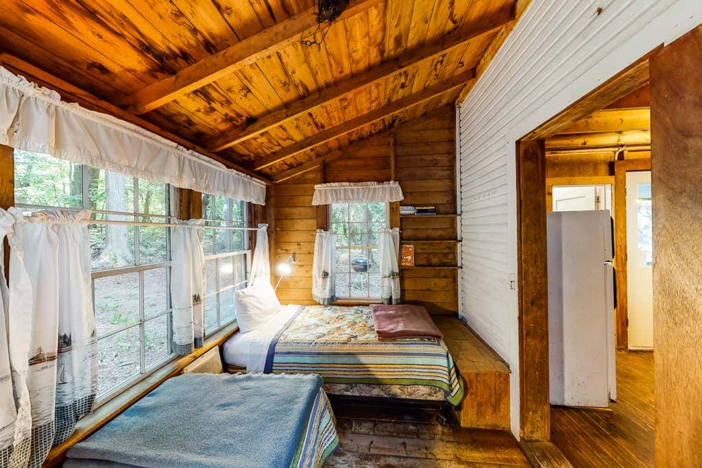 Cedar - Wooded Island Cabin with Screened Porch