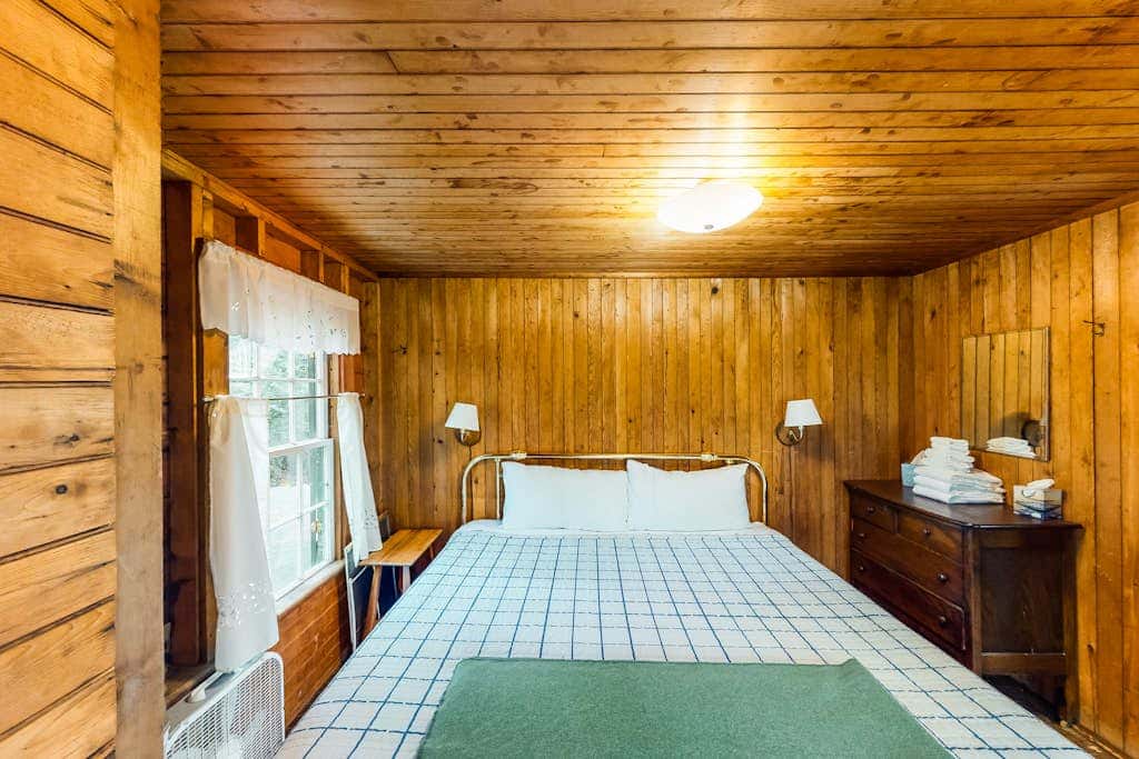 Cedar - Wooded Island Cabin with Screened Porch