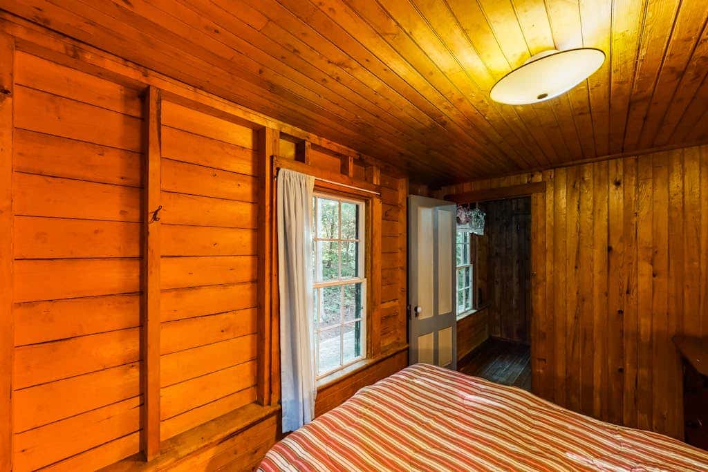 Cedar - Wooded Island Cabin with Screened Porch