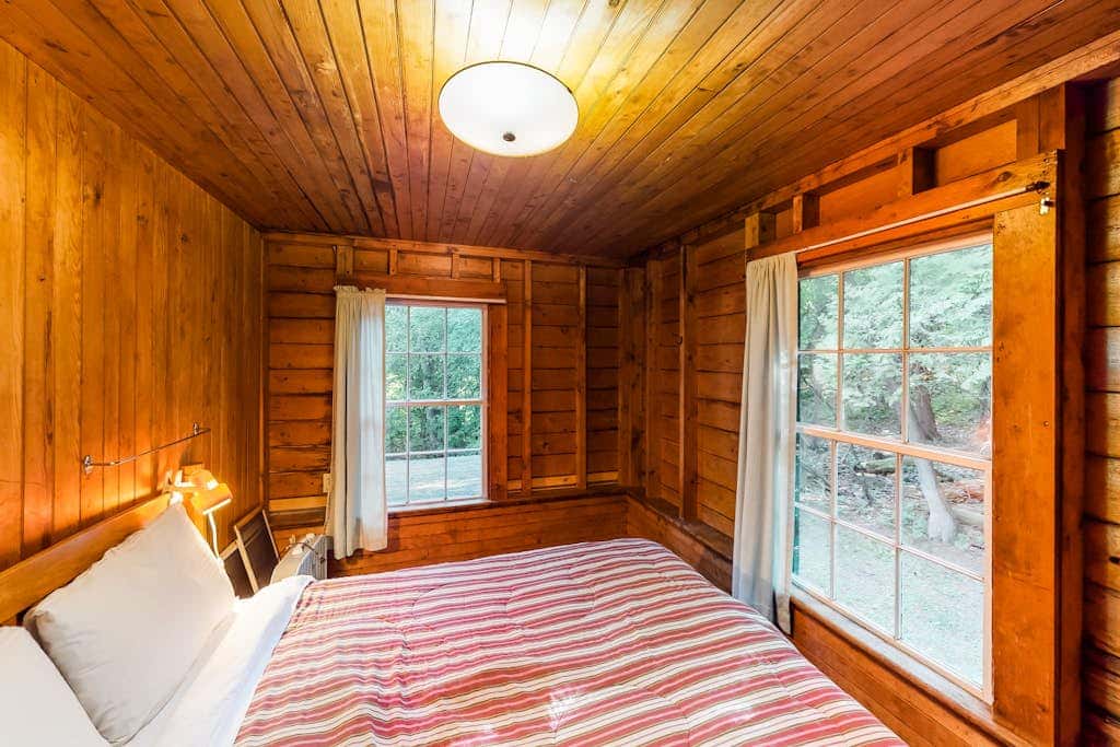 Cedar - Wooded Island Cabin with Screened Porch