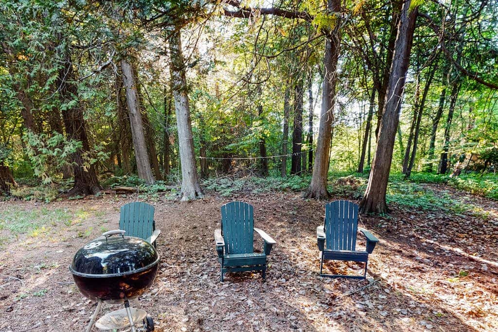 Cedar - Wooded Island Cabin with Screened Porch