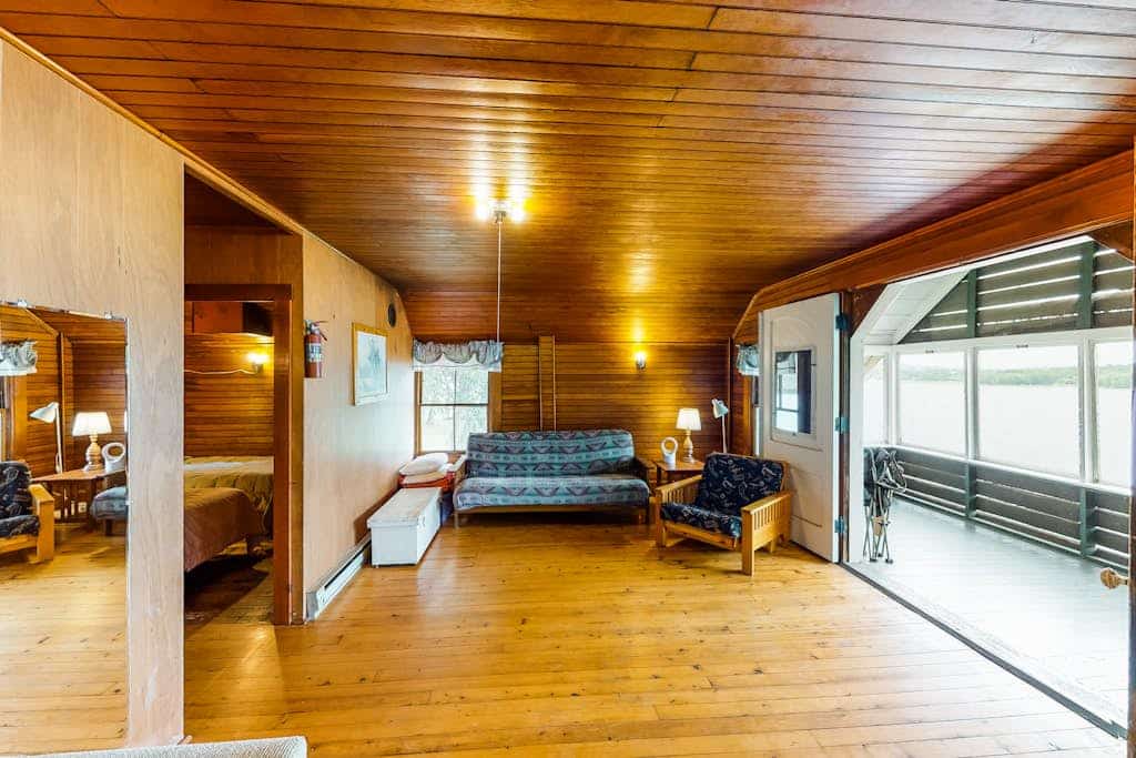 Dog-friendly, porch, kayaks, & million dollar views - right on the water