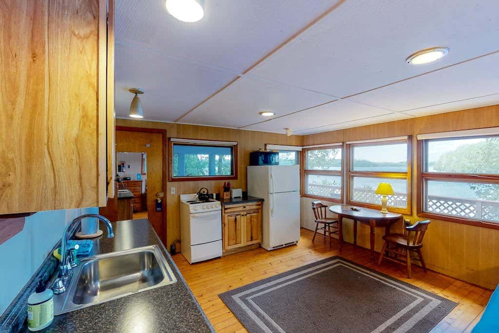 Oak - Waterfront Cottage on Private Island in Lake Champlain