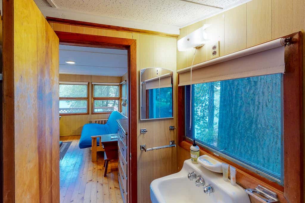 Oak - Waterfront Cottage on Private Island in Lake Champlain