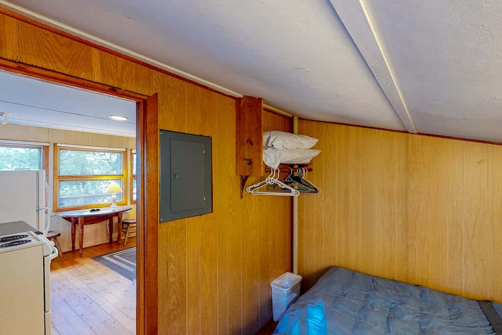 Oak - Waterfront Cottage on Private Island in Lake Champlain