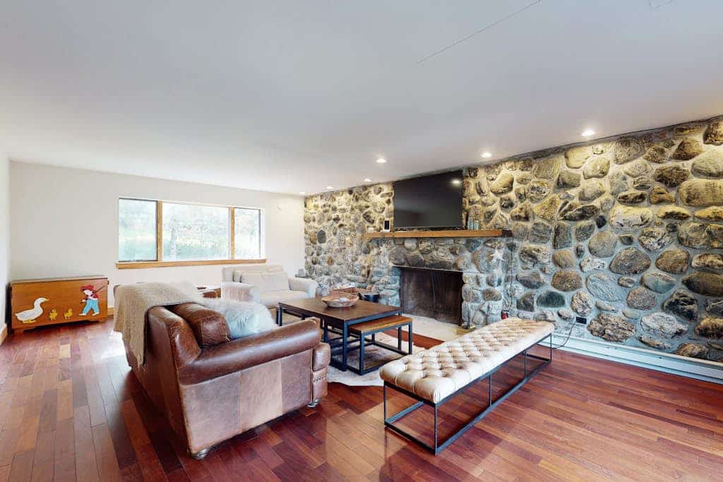 Mountain view house w/ two fireplaces, BBQ, w/d, jacuzzi, wifi, a/c
