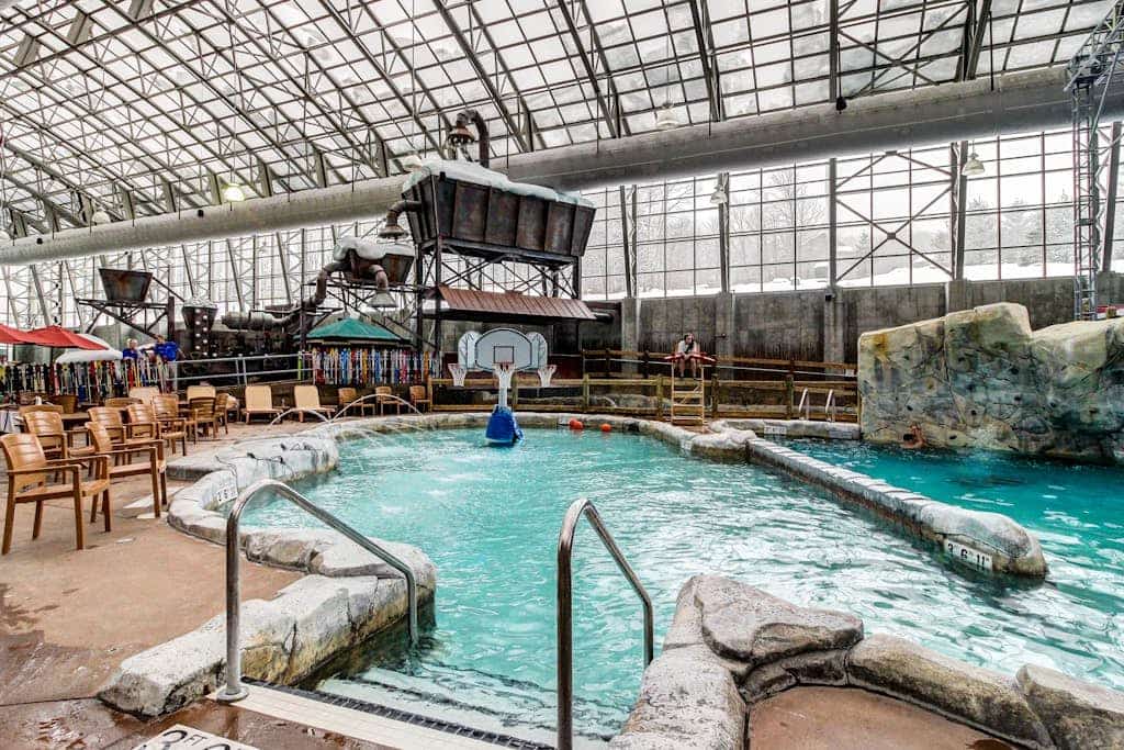 Inviting ski-in/out condo with mountain view, fireplace, deck & washer/dryer