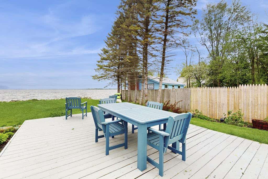Lakefront, dog-friendly house with amazing view, dock, 2 kayaks & canoe