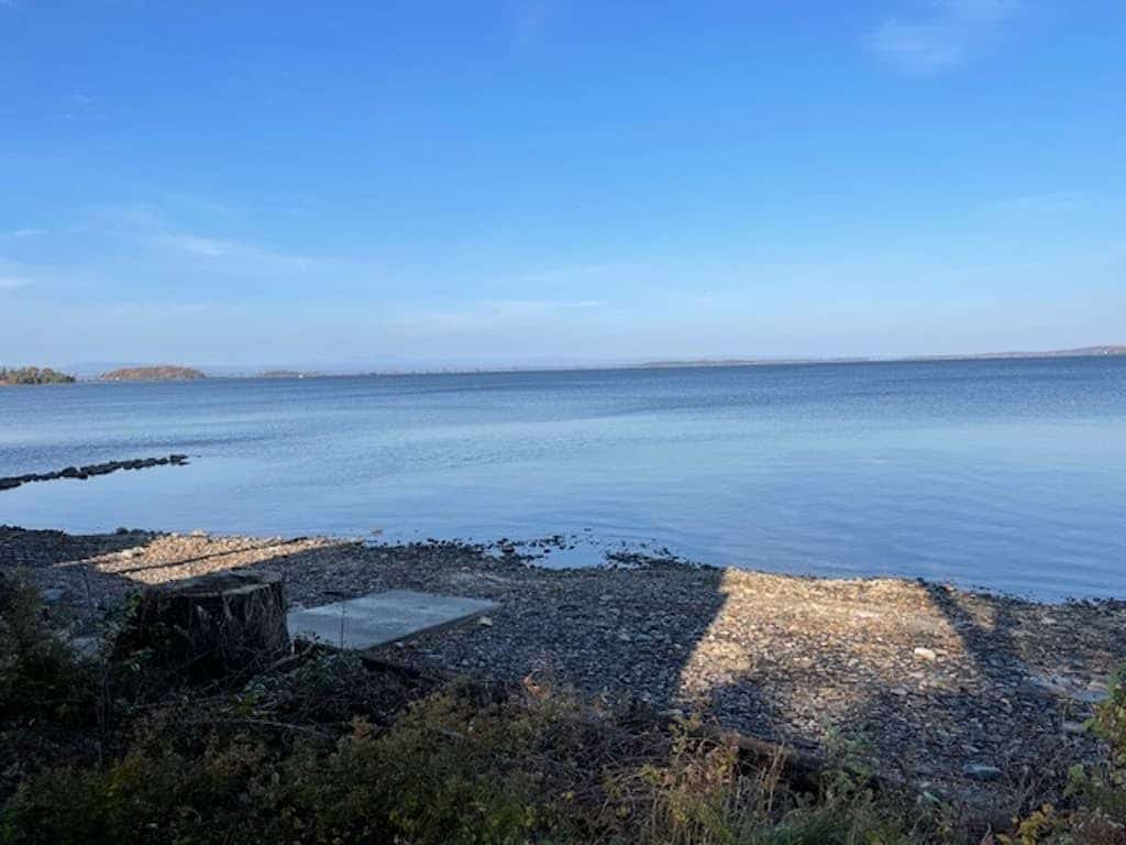 Lakeside retreat with grill, fireplace, W/D, AC & sunset views - dog-friendly