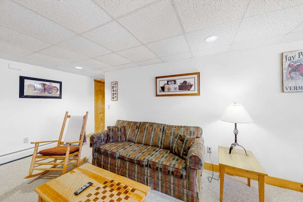 Ski-in/ski-out mountain-view condo next to Grammy Jay trail w/ board games, W/D