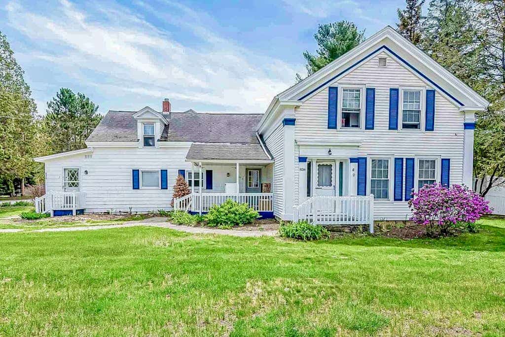 Spacious 2-story corporate rental duplex with large yard, 2 kitchens, fireplace