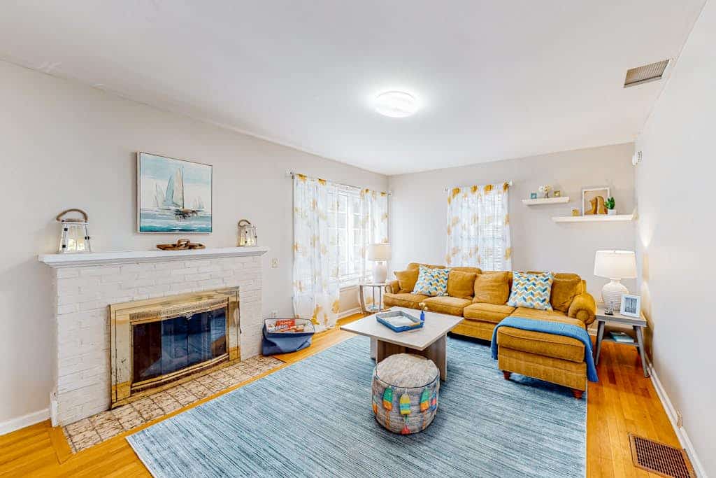 Spacious 2-story corporate rental duplex with large yard, 2 kitchens, fireplace