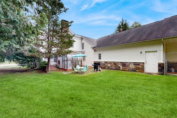 Warm & inviting retreat with a full kitchen, gas fireplace, & furnished patio