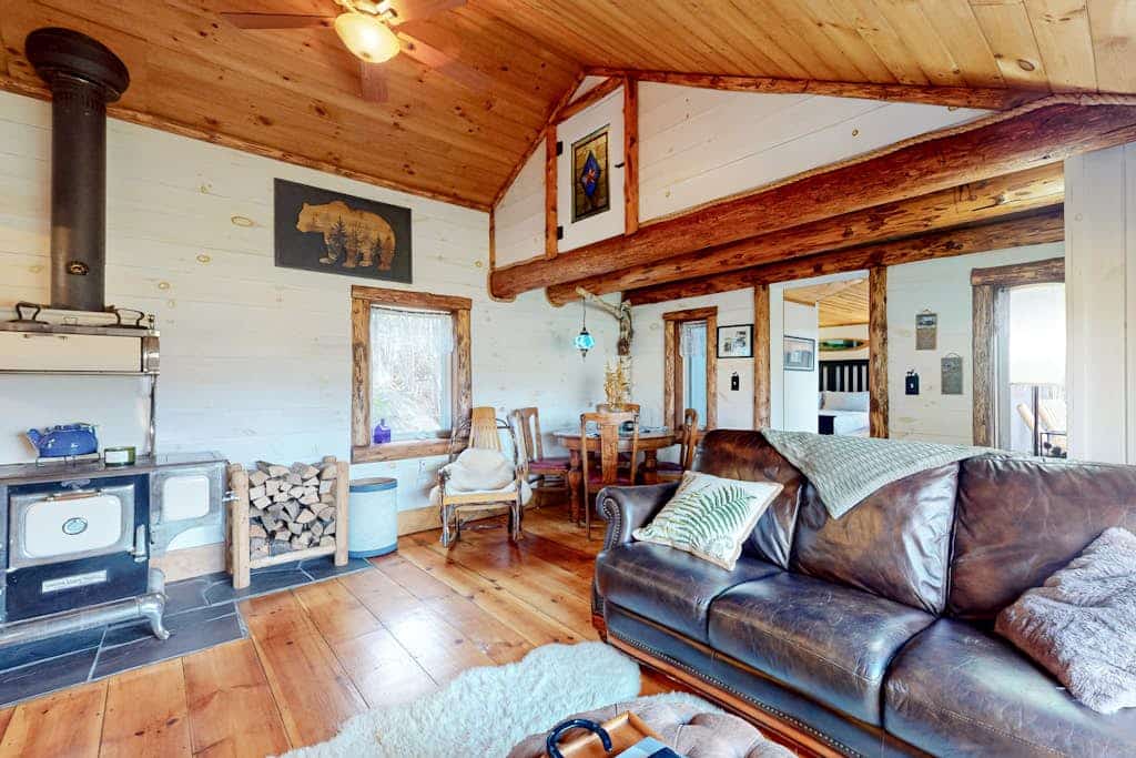 Renovated historic cabin with mountain views, lake access, & electric fireplace