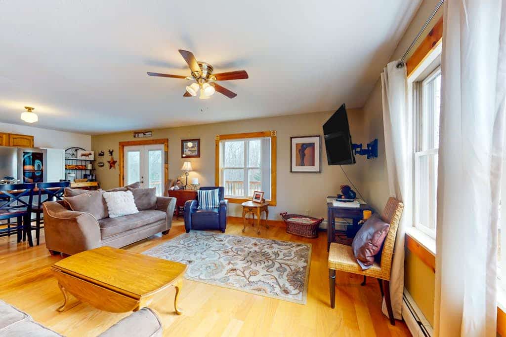 Serene dog-friendly nature retreat with large deck - near skiing, hiking & golf