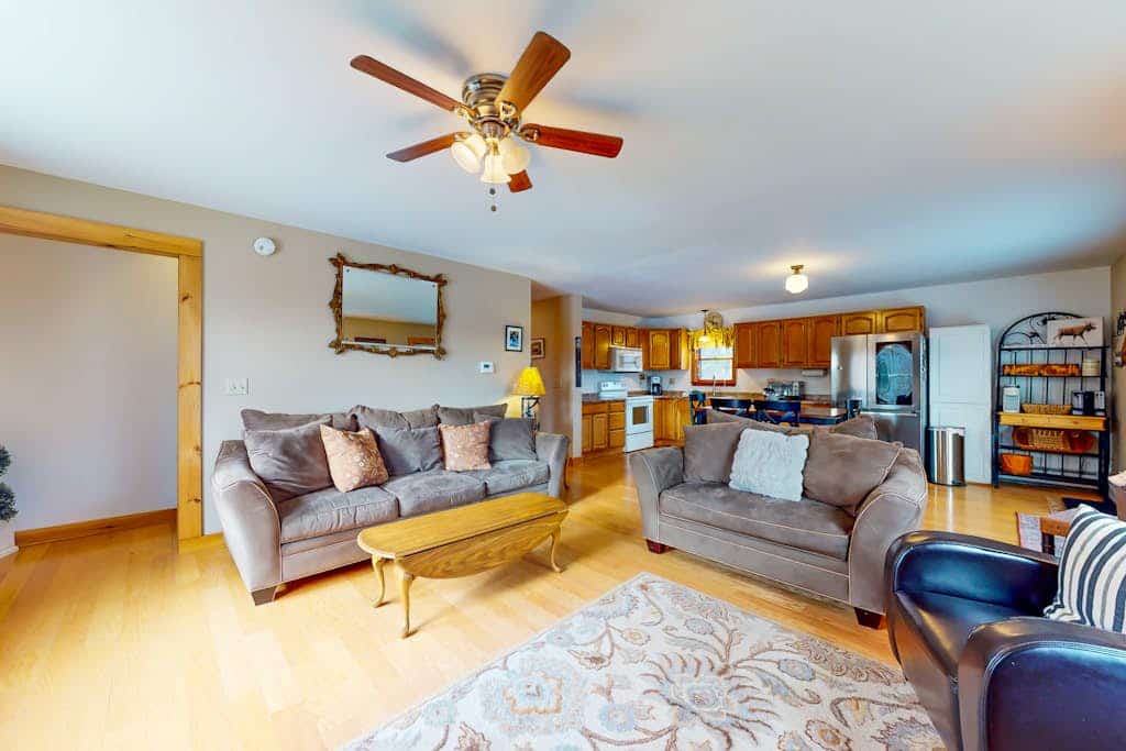 Serene dog-friendly nature retreat with large deck - near skiing, hiking & golf