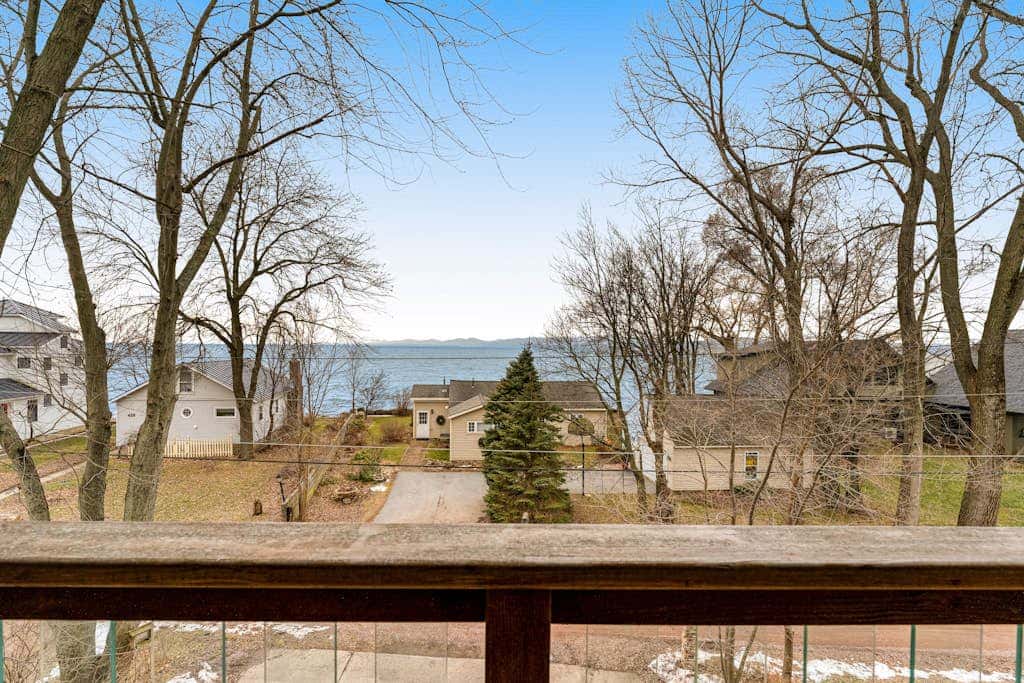 The Artist's Lakeside Hideaway