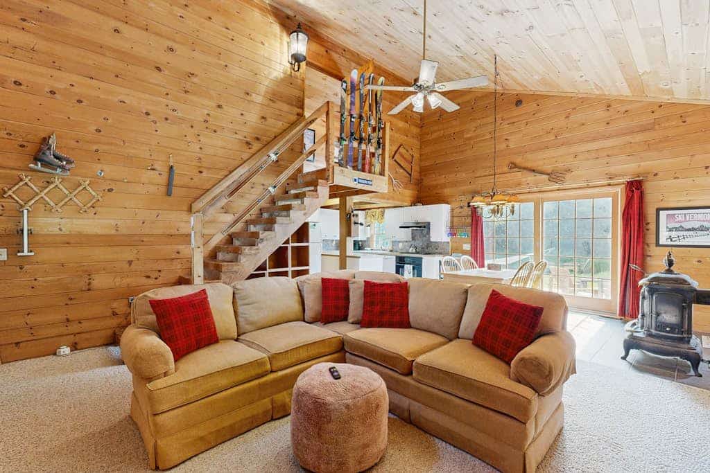 Cozy dog-friendly house w/ mountain & pond views, trails, firepit, bbq, patio
