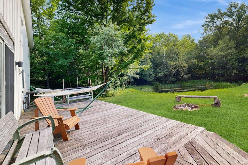 Cozy dog-friendly house w/ mountain & pond views, trails, firepit, bbq, patio