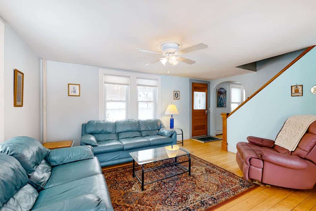 Cozy, Dog-Friendly Home w/ a Large Yard plus Free WiFi & a Private Washer/Dryer
