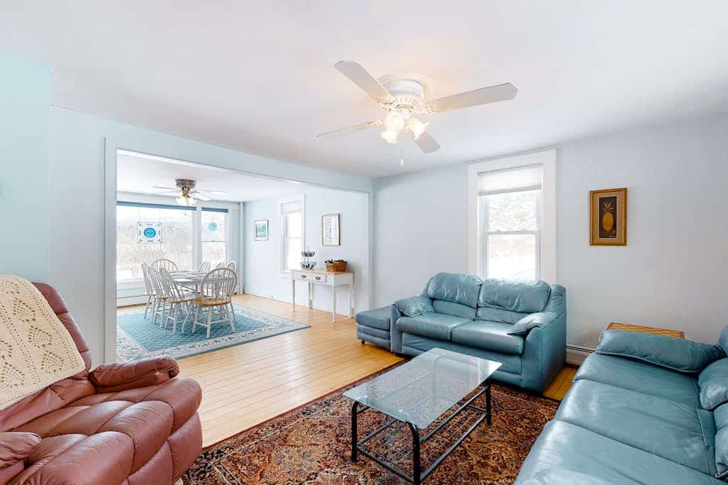Cozy, Dog-Friendly Home w/ a Large Yard plus Free WiFi & a Private Washer/Dryer
