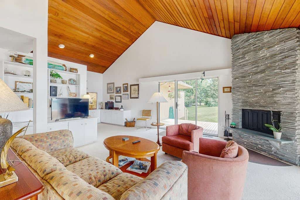 Dog-friendly, home on Lake Champlain with panoramic views of the Green Mountains