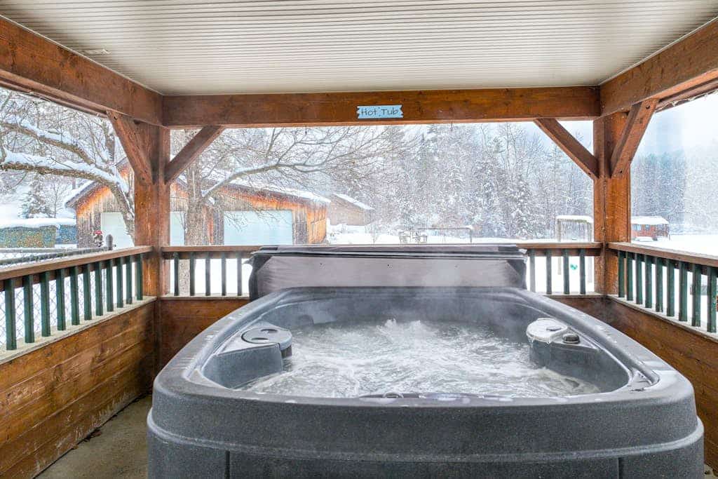 Secluded, dog-friendly cabin with hot tub, mountain view, fireplace & deck