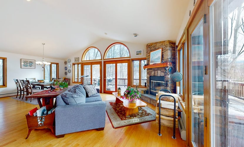 Large home surrounded by trees with wraparound deck & fireplace - near slopes
