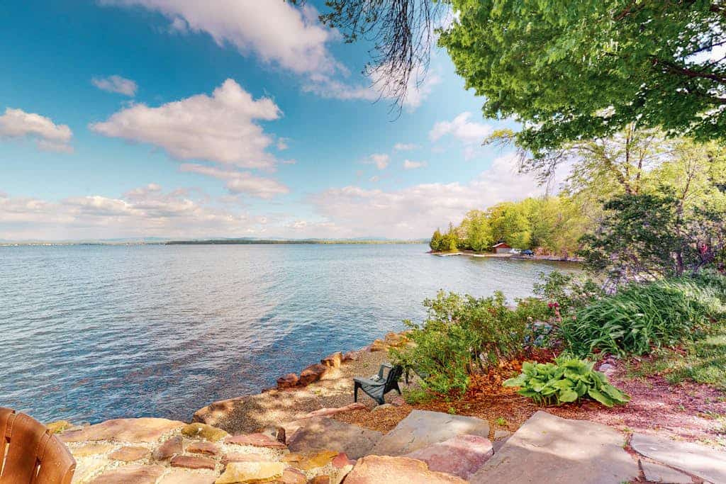 Dog-friendly lakefront house with firepit, grill, 5 kayaks, dock & amazing views