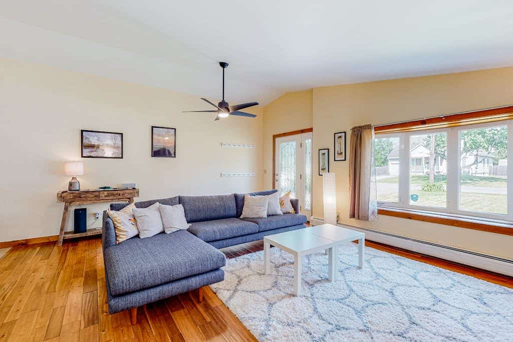 Relaxing home with gas grill, washer/dryer, TV, kitchenette - close to mall