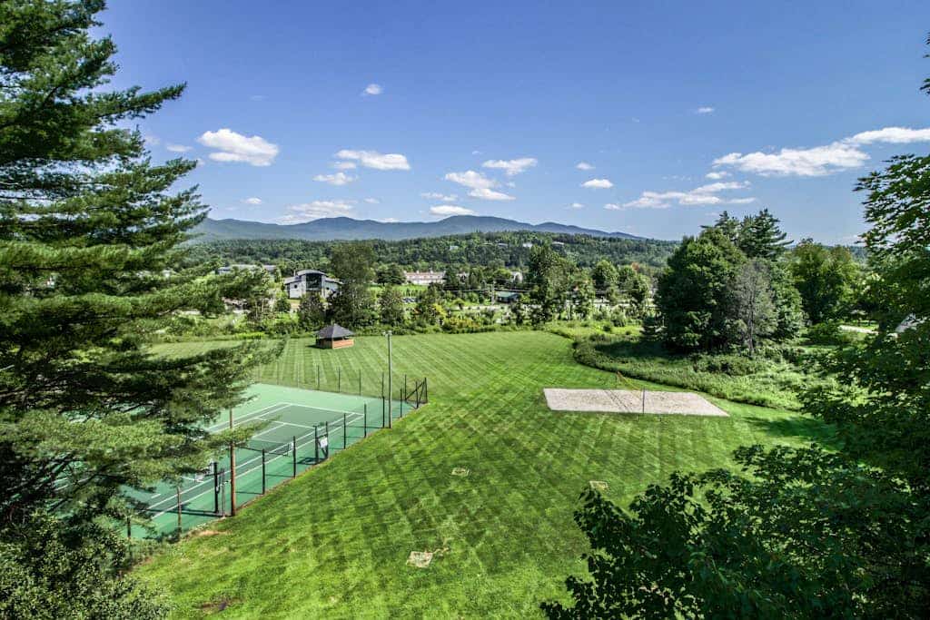 Premium Stowe condo:  prime location & resort amenities including pool