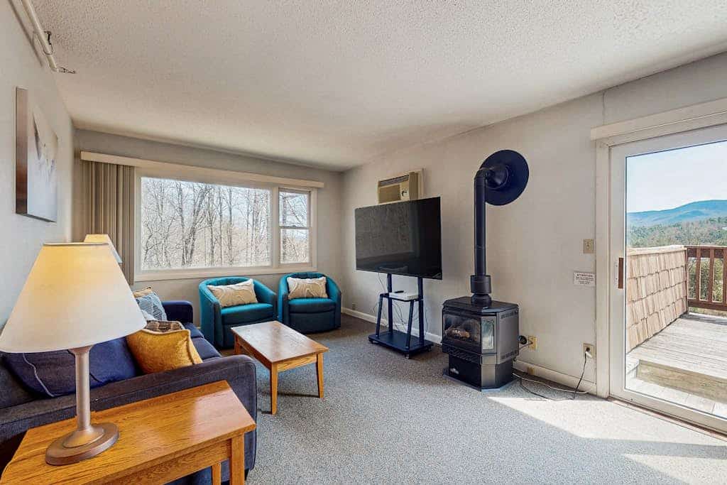 Premium Stowe condo:  prime location & resort amenities including pool