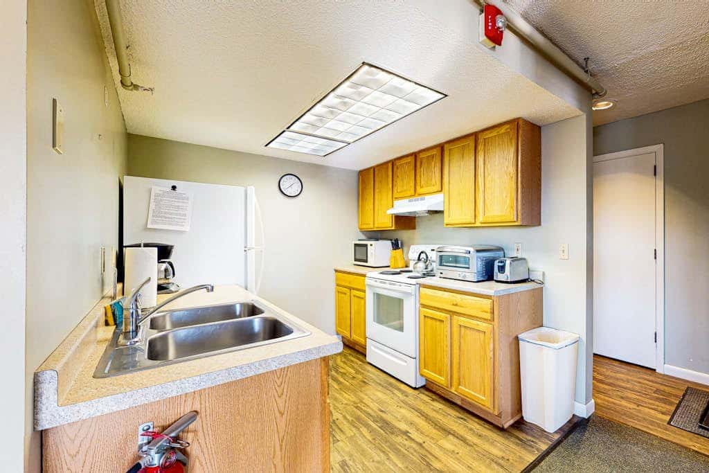 Mountainside Resort G204