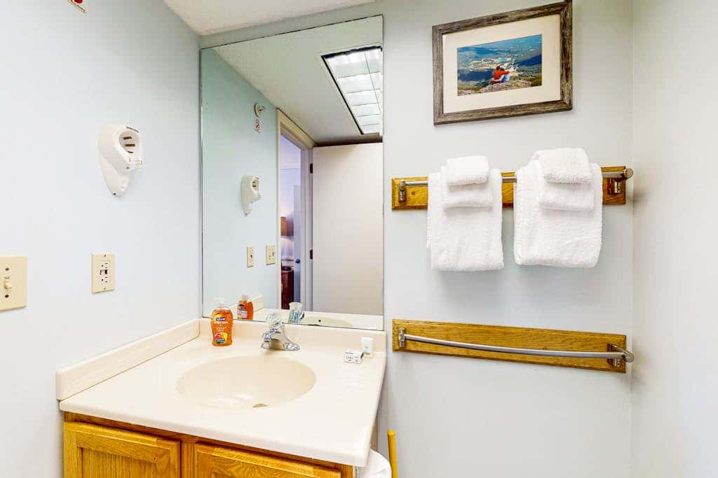 Mountainside Resort G204