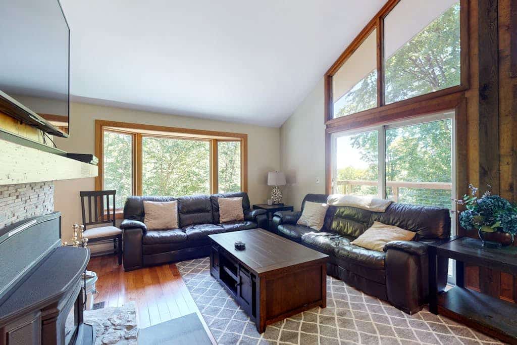Gorgeous cabin with mountain views, near gondola & nature - walk to ski slopes