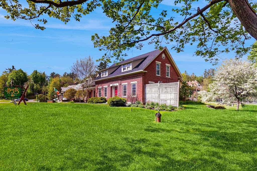 Cozy apartment retreat, close to Stowe Mountain Resort, kitchen, a/c
