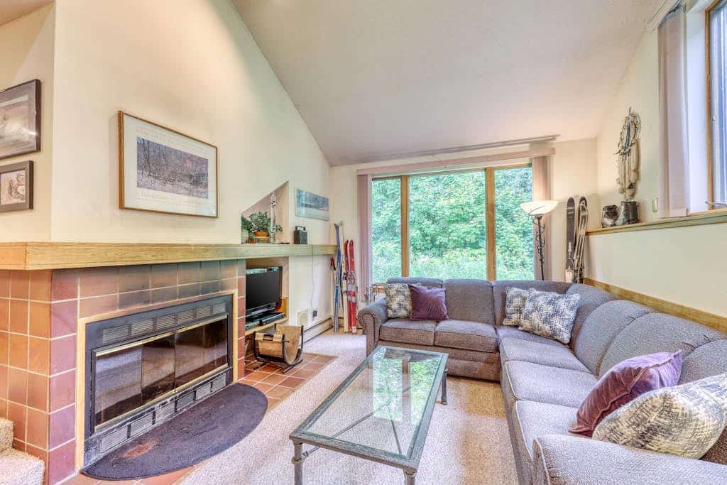 Resort townhome with on-site pool, hot tub & easy ski access