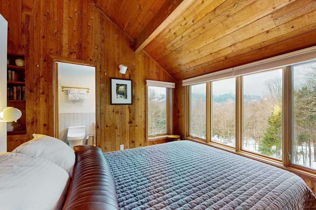 Ski home in the woods with a private hot tub & mountain views